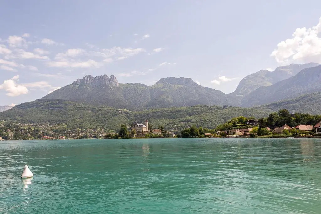 Les Roseaux du Lac - 7 appartements situés dans une résidence posée au bord du lac dAnnecy