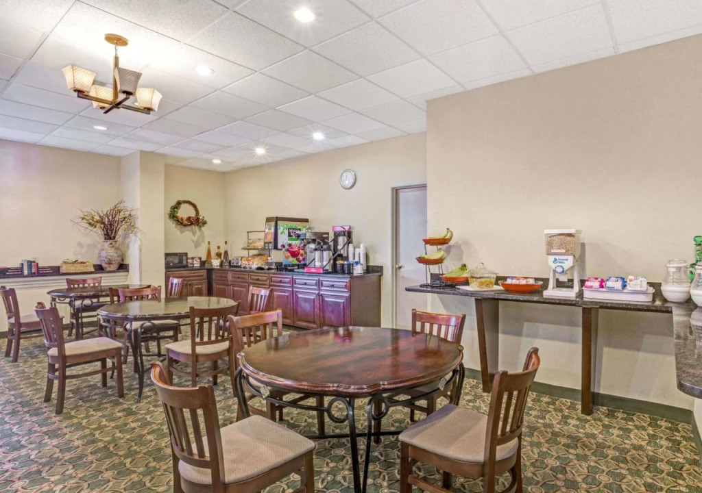Quality Suites Atlanta Airport East