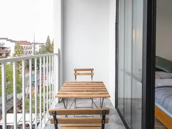 Floral Hotel·Lishui Dear Our Homestay (Guyan Huaxiang Store)