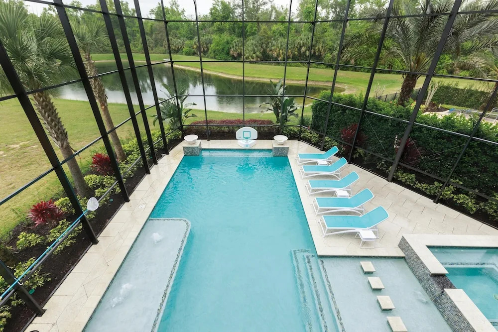 W261: 10 Bed, Rapunzel, Jurassic Park, Avatar, Sports Arcade