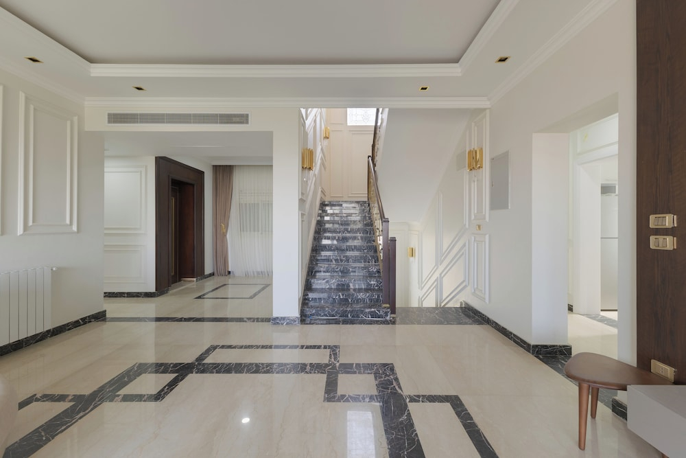 ALSAWAH Grand Palace at Sheikh Zayed - 6BR, Pool & Private Garden
