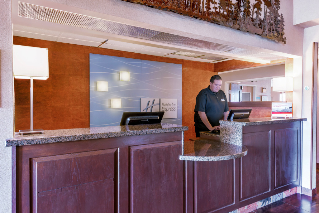 Holiday Inn Express Hotel & Suites Raton by IHG