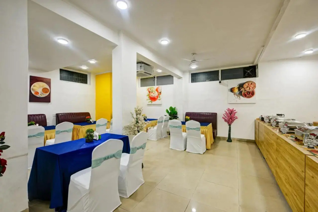 OYO Rooms 813 near Omaxe City Centre