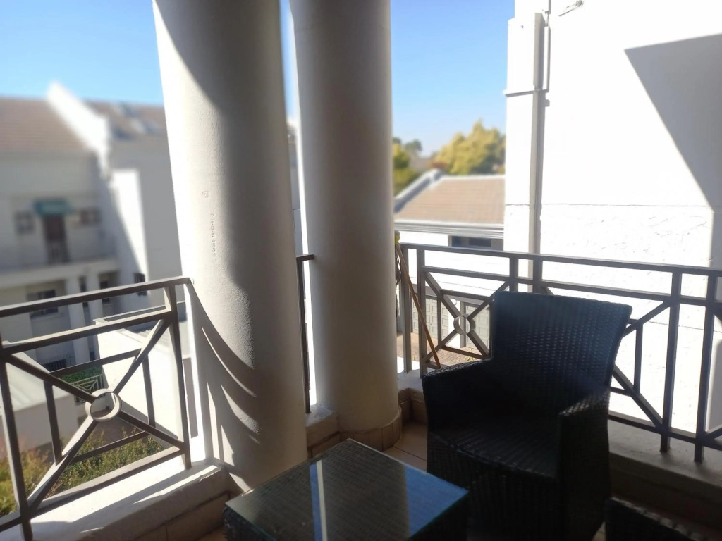 Mount Royal 31 - Large 1 bed with balcony