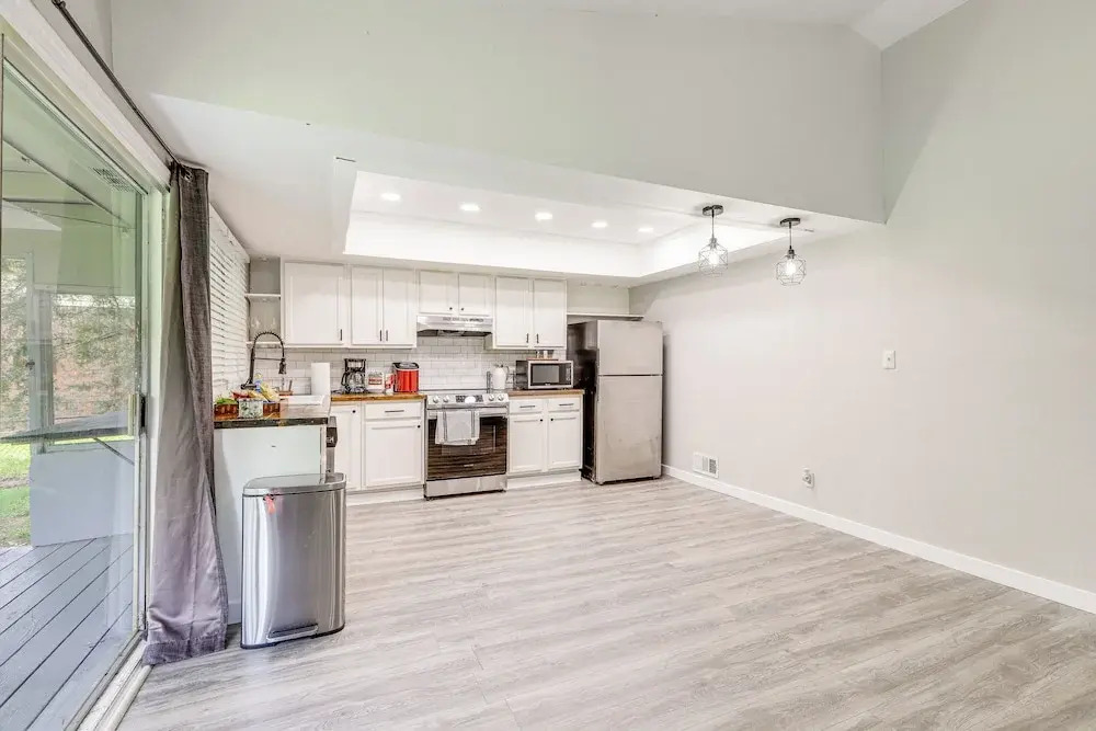 18 Mi to Dtwn Atlanta: Pet-friendly Home w/ Yard!