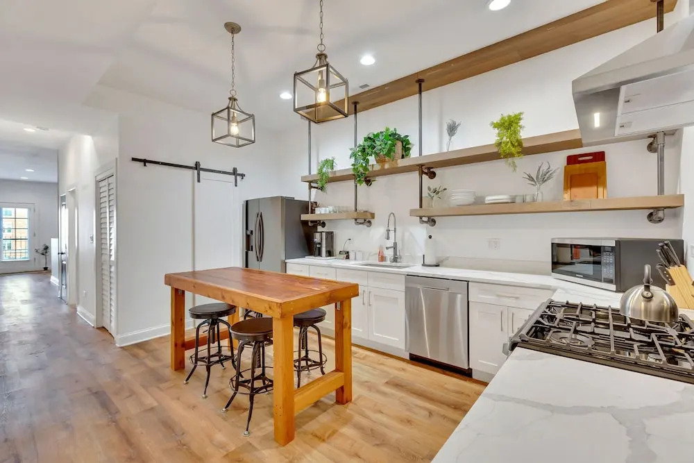 Bright Modern 4Bd 2Ba in the Heart of Wrigleyville by AllSet Turnover