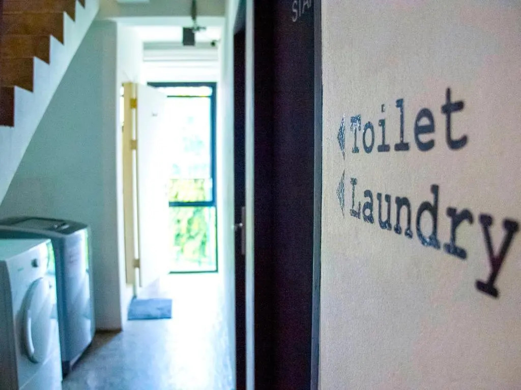 HOLY SHEET Hostel