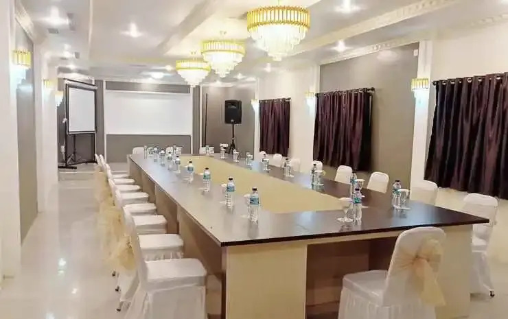 The Rich Hotel