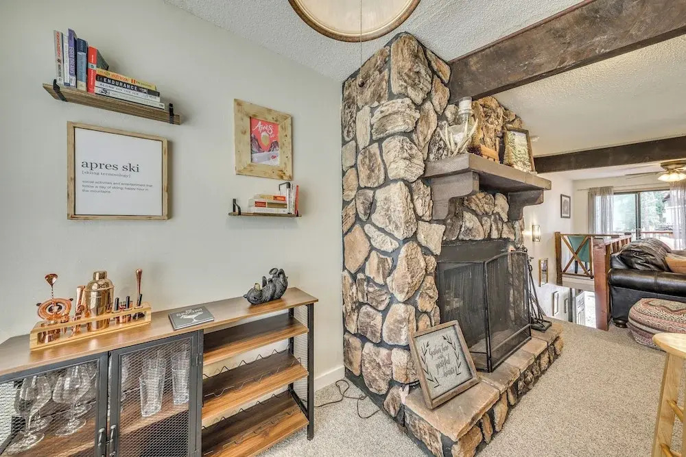 Ruidoso Home w/ Balcony ~ 16 Mi to Ski Apache!