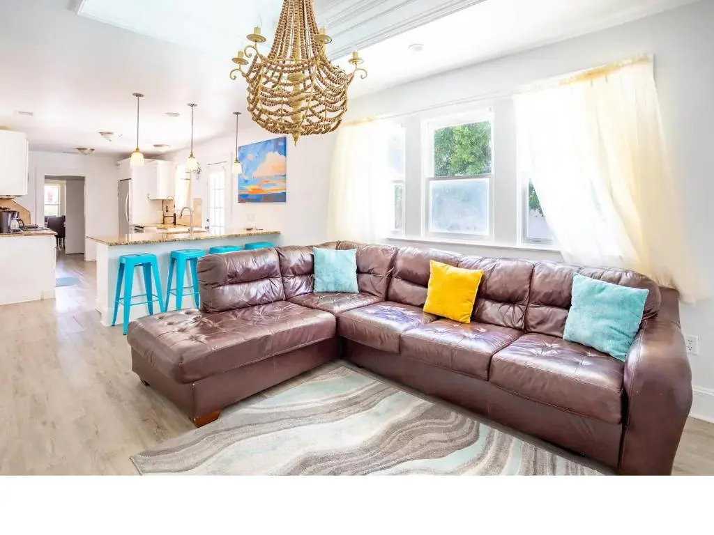 Home blocks from beach on siesta drive with pool Internal name: 617