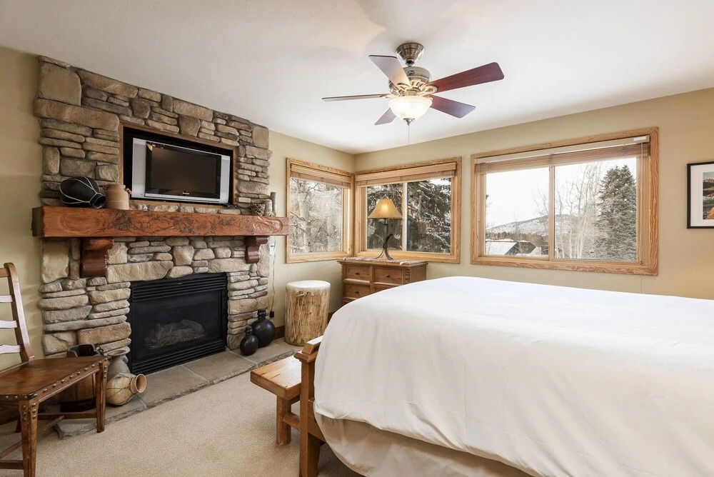 Snow Flower 026 2 Bedroom Condo by RedAwning