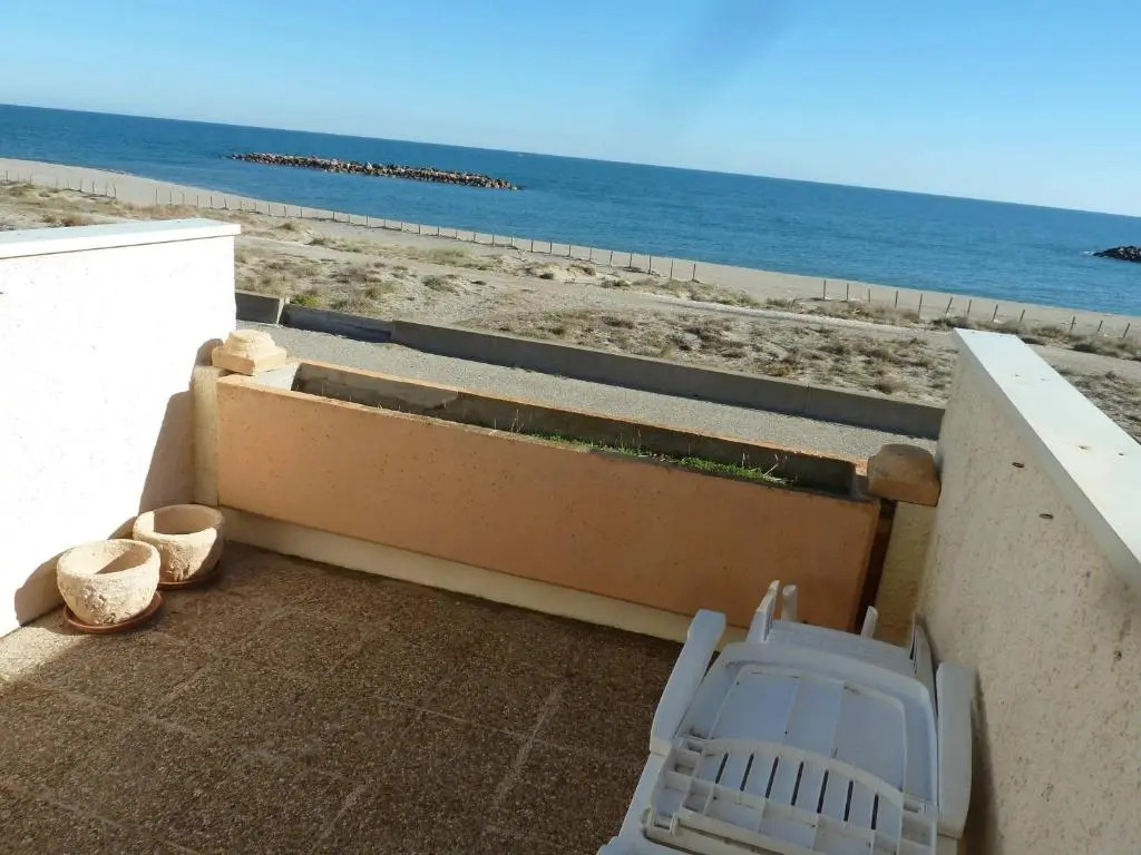Barcaresa-Charmant T 2 vue mer pied dans leau