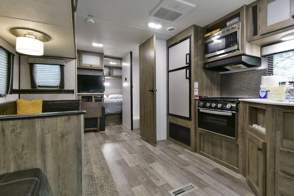Givens Glamper Heartland W 3 Beds, Outdoor Pool, Views for Days