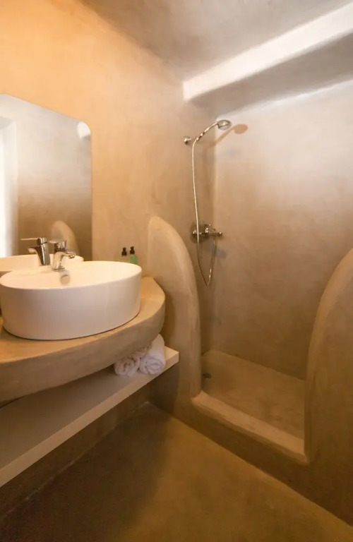 DOMEstic Cave House in Finikia Oia Santorini