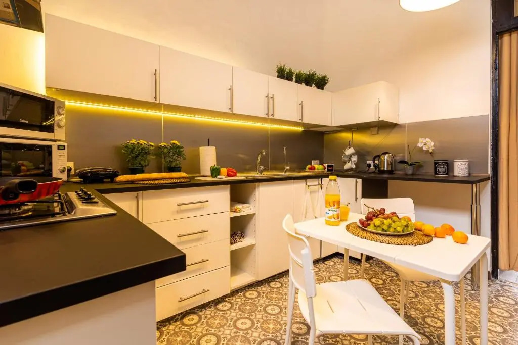 Bee Hostel
