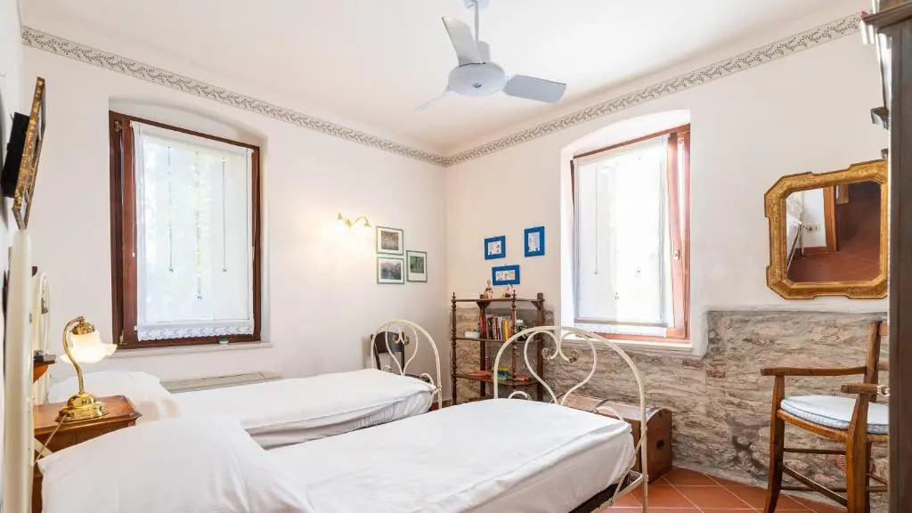 CORAZZA 6&1, Emma Villas