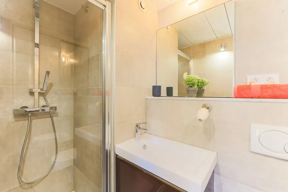THE LIBERTY AP4200 By Riviera Holiday Homes