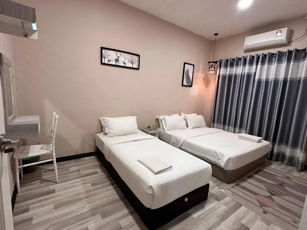 ANG LEE HOLIDAY HOME 1