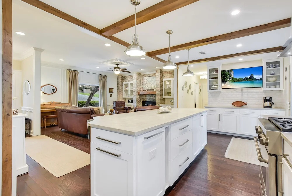 The Arrive Authentic Tudor - 4 Br Home