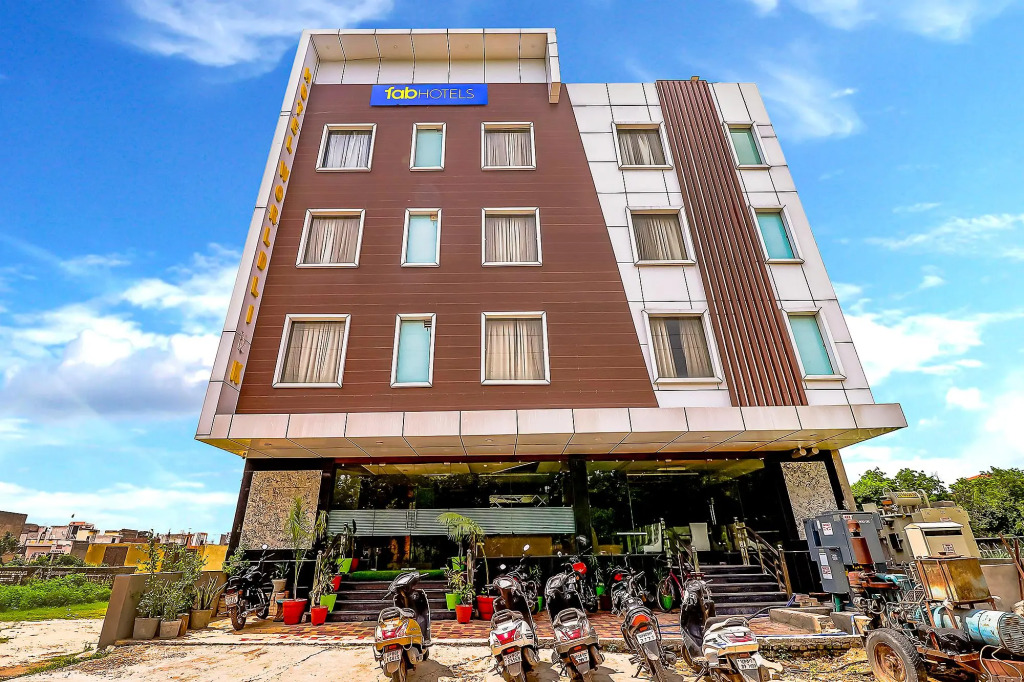 FabHotel World Link