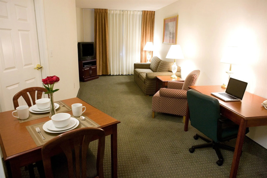 Host Inn an All Suites Hotel