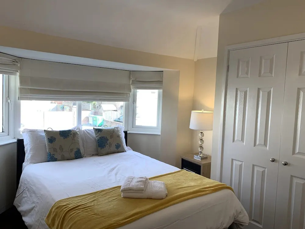 6 bed House With 2 En-suites, Garden and Parking