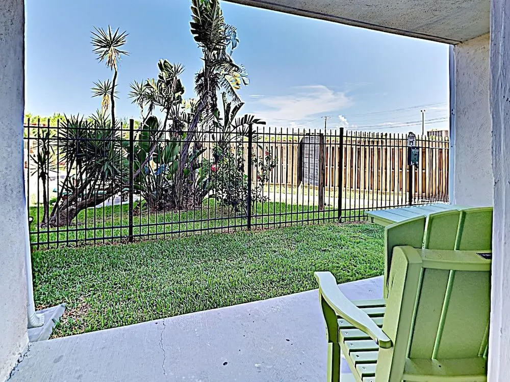 115 Sea Breeze - Salty Sea Suite 1 Bedroom 1 Bathroom Condo