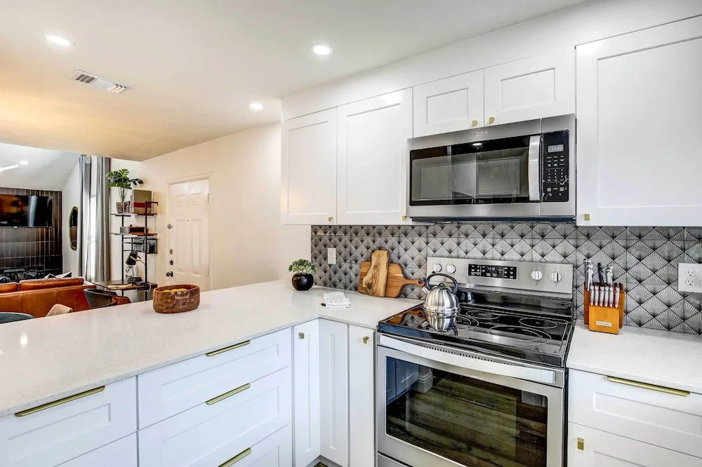 Stylish Allen Home near Watters Creek Village