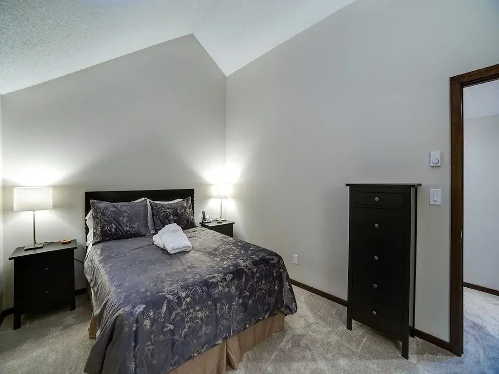 Snowater Condo #story Condo - Sleeps 4 - Close to Community Amenities!