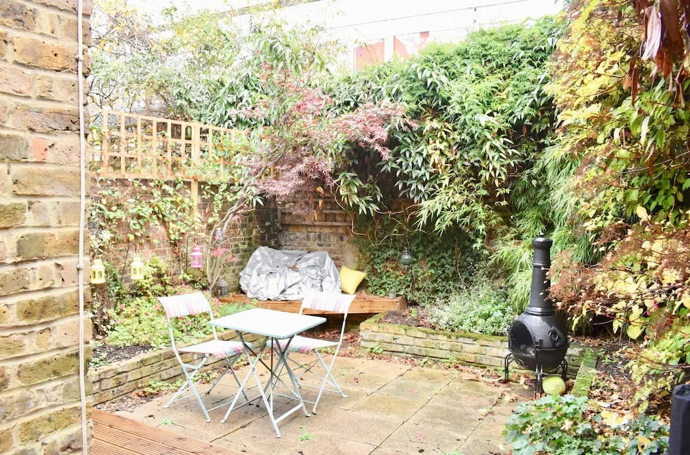 Homely 1 Bedroom Flat in Battersea With Garden