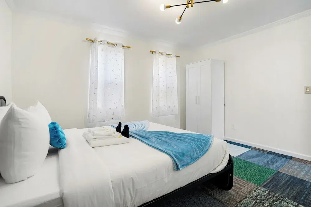 4 beds Private Unit Near BeachWalk, Golf, Trail