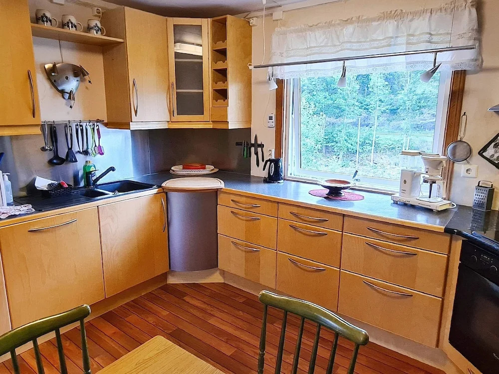 10 Person Holiday Home in Staubø
