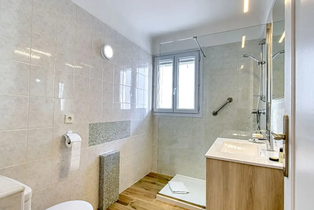 Sunny Apartment With Magnificent View of Plage du Midi Beach