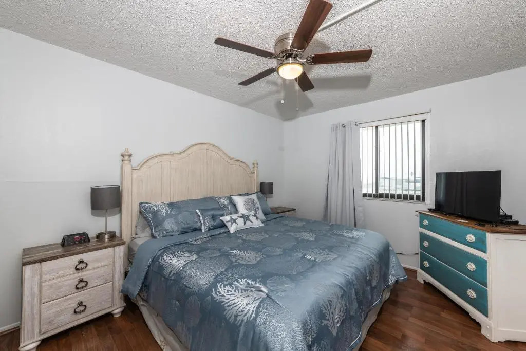 Lovely 2 Bedroom Beachfront Condo