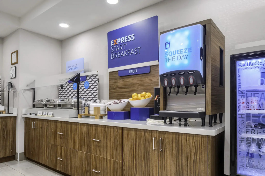 Holiday Inn Express & Suites Macon - I-475 by IHG