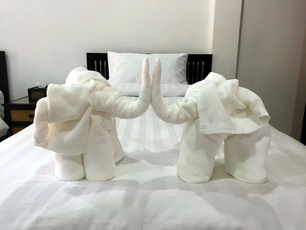 Royale Suites And Apartments By OYO Rooms