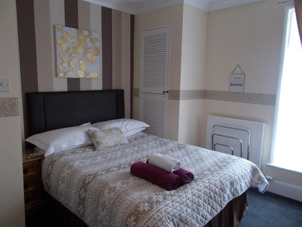 OYO Twins Palms Guest House
