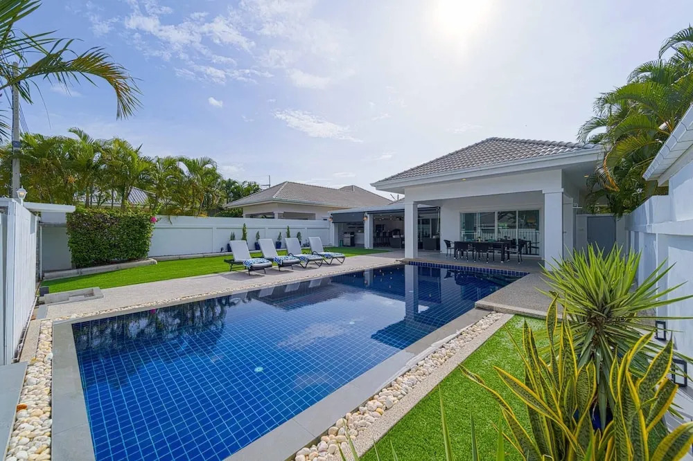 Cozy Modern 3 Bedroom Pool Villa L70