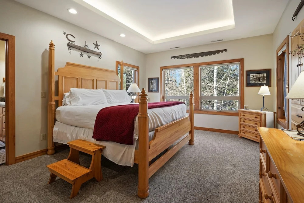 11 Vine Maple 5 Bedroom Home by RedAwning