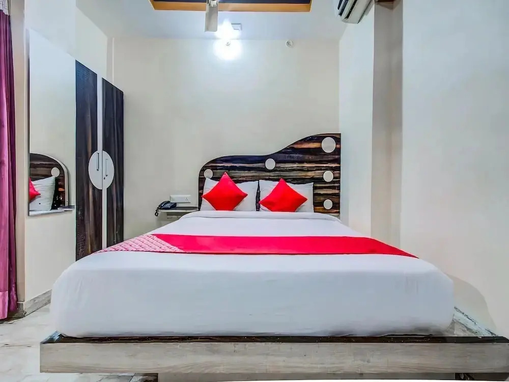 Hotel Comfort by OYO Rooms