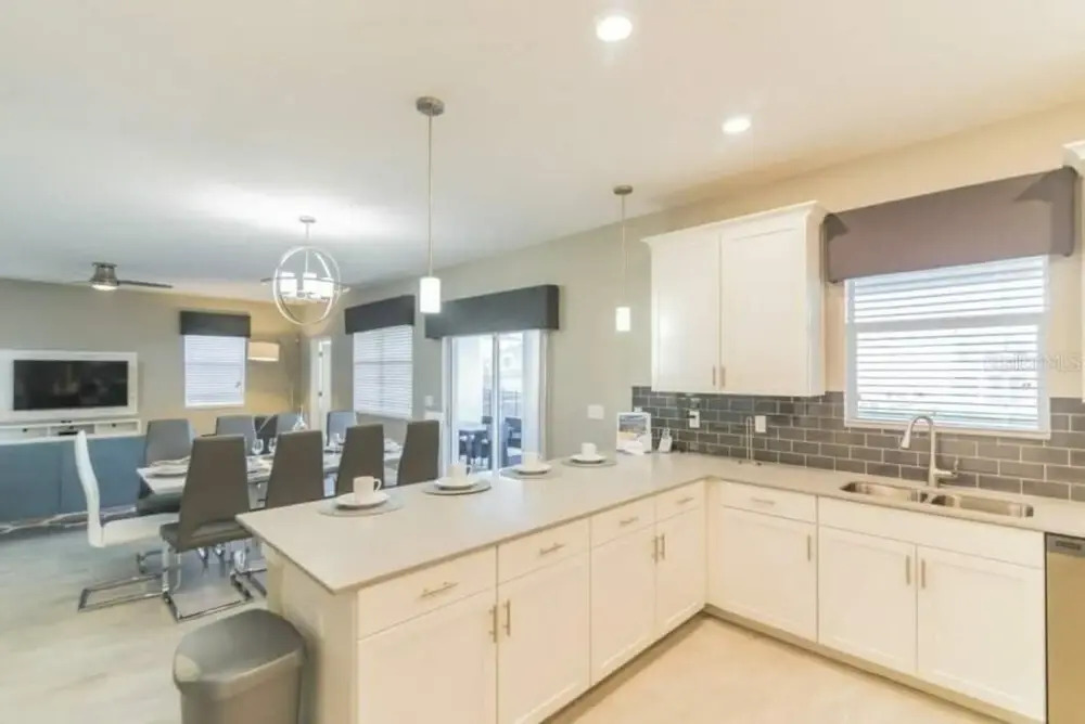8912 Amazing Spacious Home