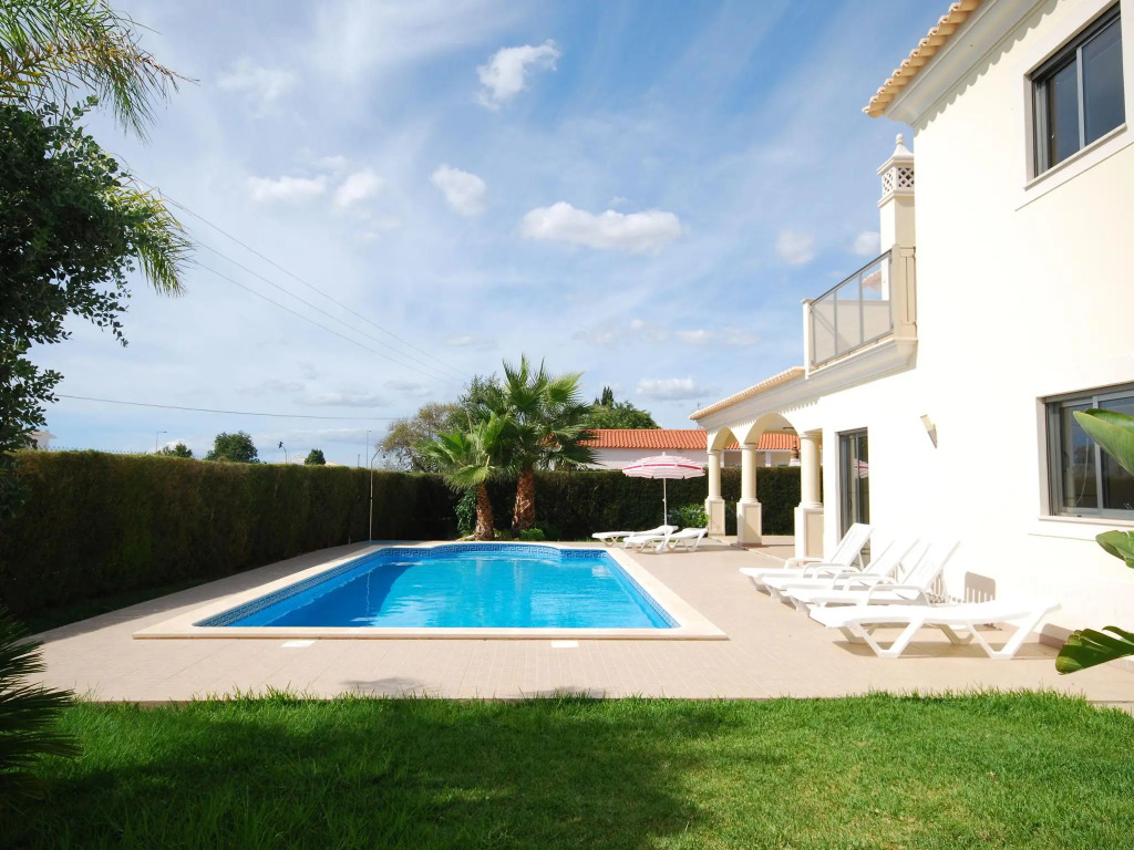 Very spacious villa with private pool in Albufeira on the Algarve coast
