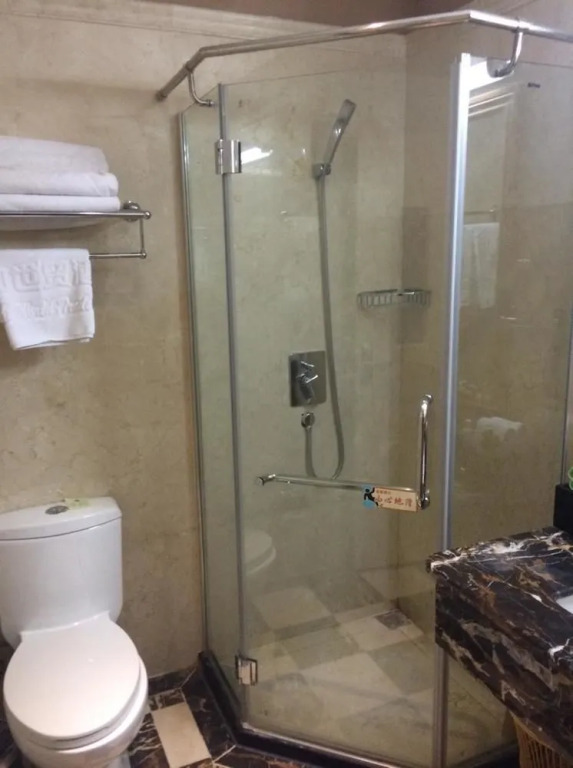 Zhonghe World Trade Hotel