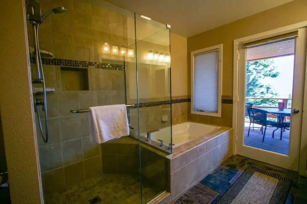 Bridges Townhome 13 Mountain View Townhome just Steps to the Slopes with Private Garage and Washer Dryer by RedAwning