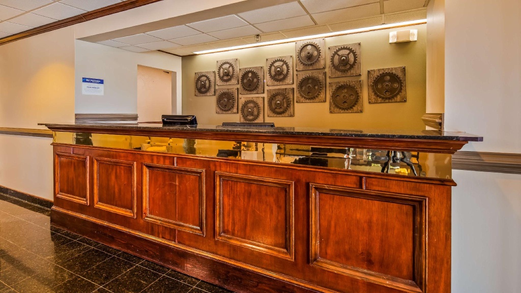 Best Western Plus South Hill Inn