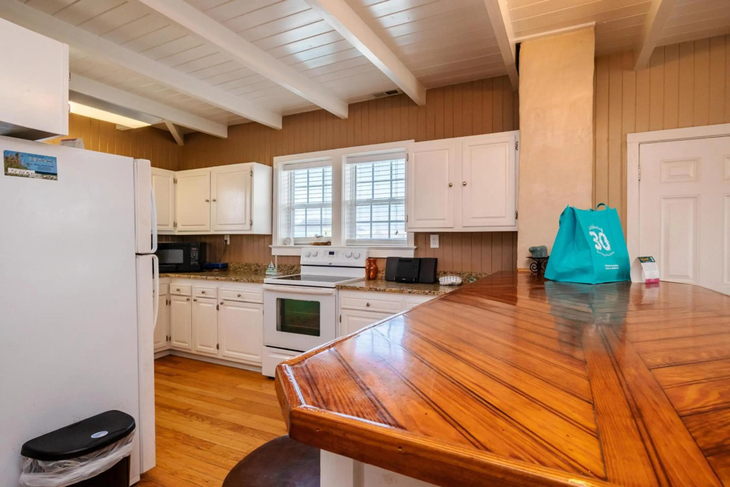 Coastal Breeze by Oak Island Accommodations