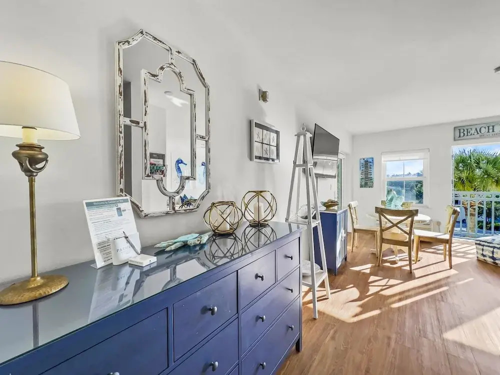 Golden On 30a 1 Bedroom Condo by RedAwning