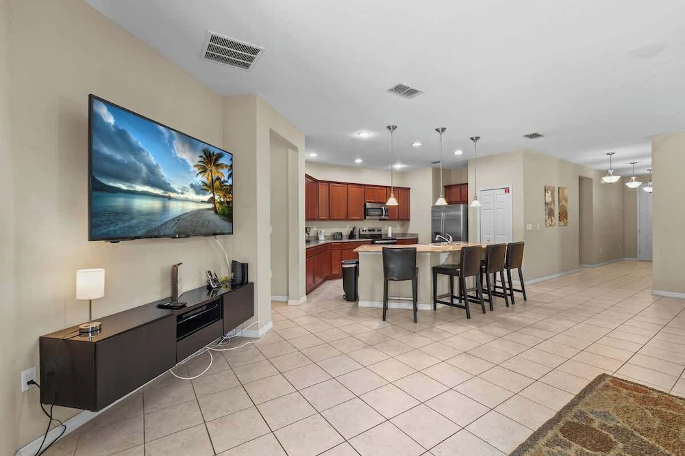 4 Bed Close to Disney Private Pool