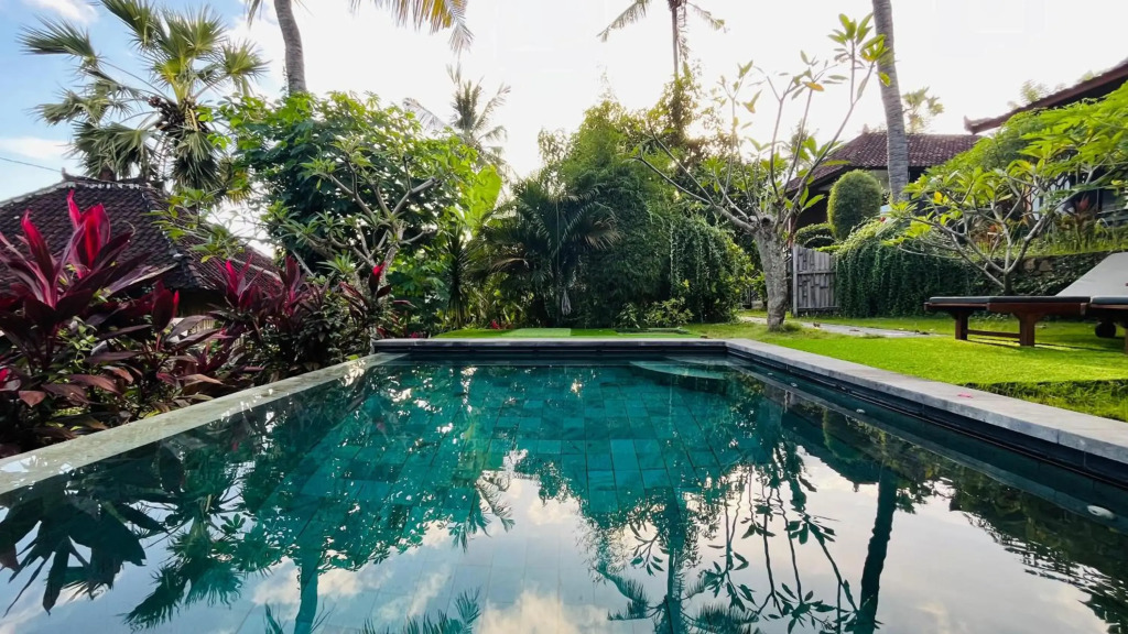 Frangipani Inn & Restaurant