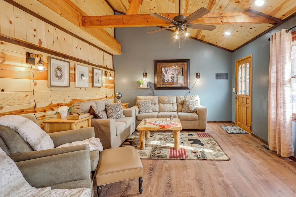 Hot Tub + Game Room: Gatlinburg Family Cabin!